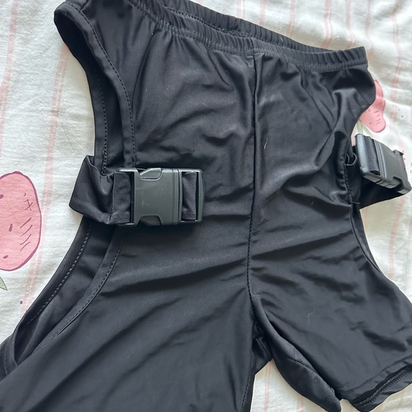 Black Tight Shorts 🖤 - Picture 2 of 3